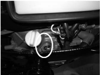 Engine oil level checking hole with oil rule